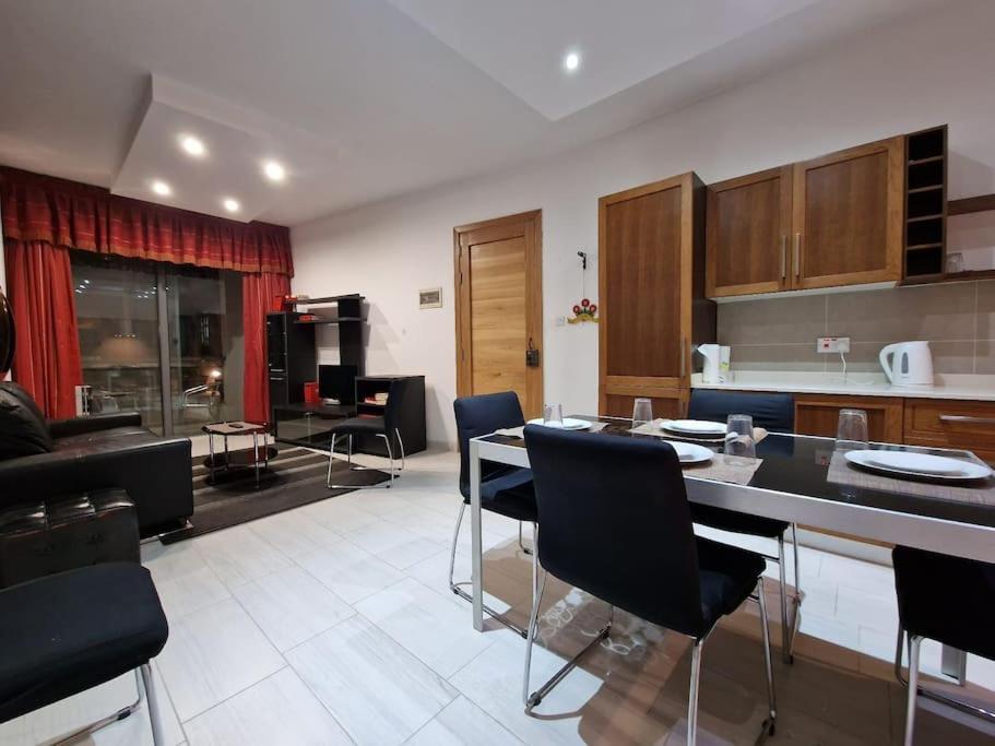 City Center Properties - Modern Two Bedroom Apartment With A Hot Tub And Amazing Location San Pawl il-Baħar Eksteriør billede