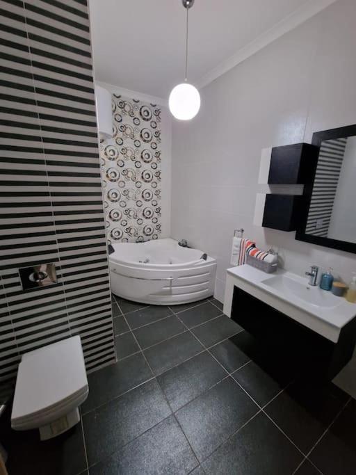 City Center Properties - Modern Two Bedroom Apartment With A Hot Tub And Amazing Location San Pawl il-Baħar Eksteriør billede